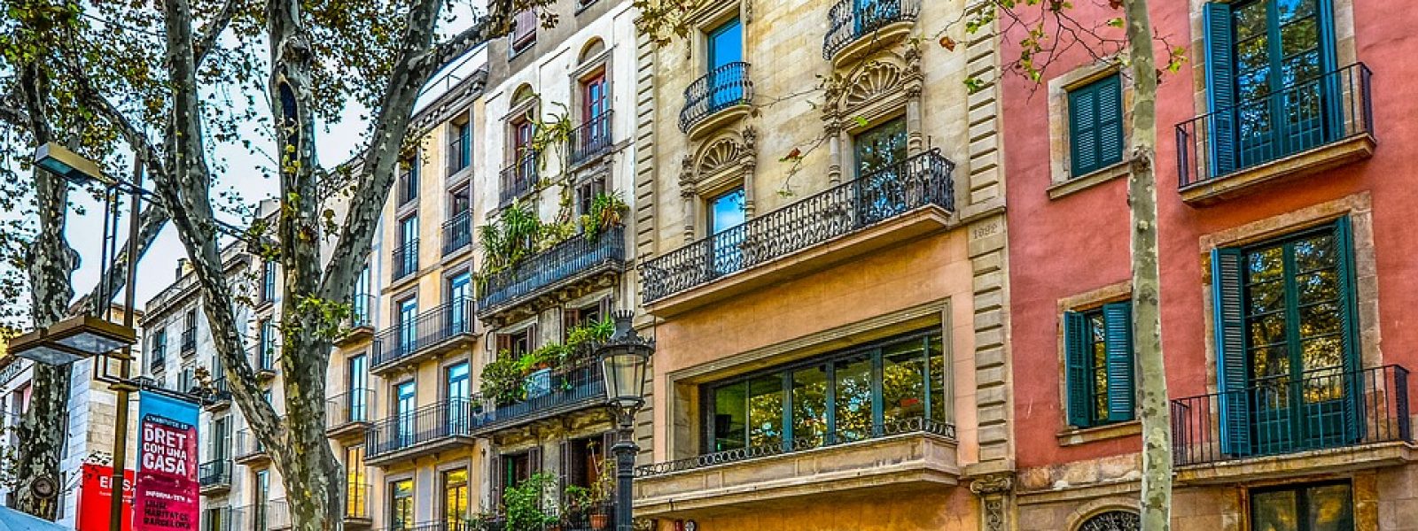 Στο «στόχαστρο» της ΕΕ η απαγόρευση καταλυμάτων Airbnb σε Βαρκελώνη