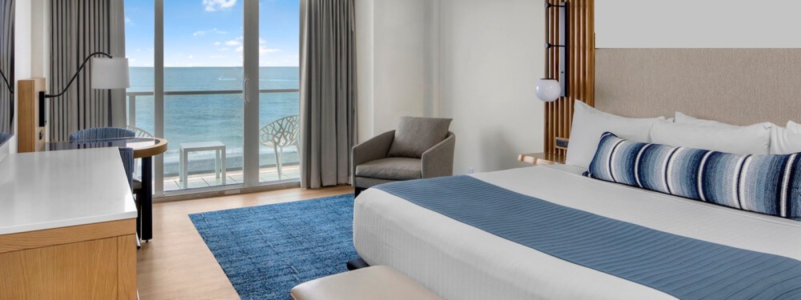 Τρία νέα 5άστερα ξενοδοχεία: Δύο στη Σαντορίνη και ένα στην Κεφαλλονιά