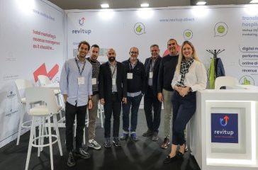 entiposiaki-i-parousia-tis-RevitUp.direct