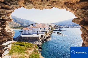 i-Άndros-stin-korifi-ton