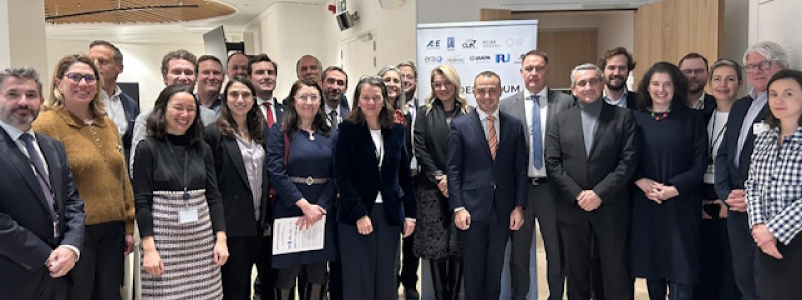 Ο Επίτροπος Τζιτζικώστας και Eυρωβουλευτές συνεργάζονται με τον Τομέα Tαξιδίων και Tουρισμού για ένα Βιώσιμο Μέλλον