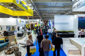 pano-apo-30.000-episkeptes-stin