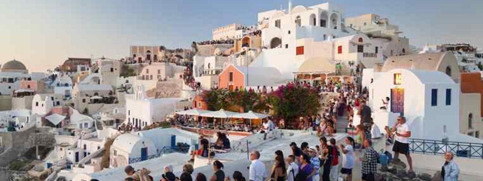 Ζεσταίνουν τις μηχανές για τη νέα τουριστική χρονιά -Μετά τα ρεκόρ του 2024