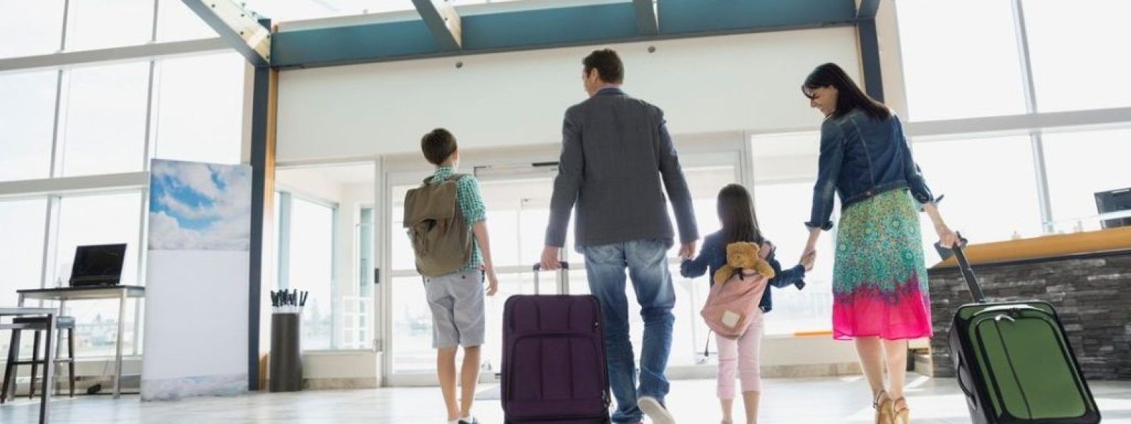 Οι Βρετανοί παίρνουν τα παιδιά τους από το σχολείο για να πάνε διακοπές